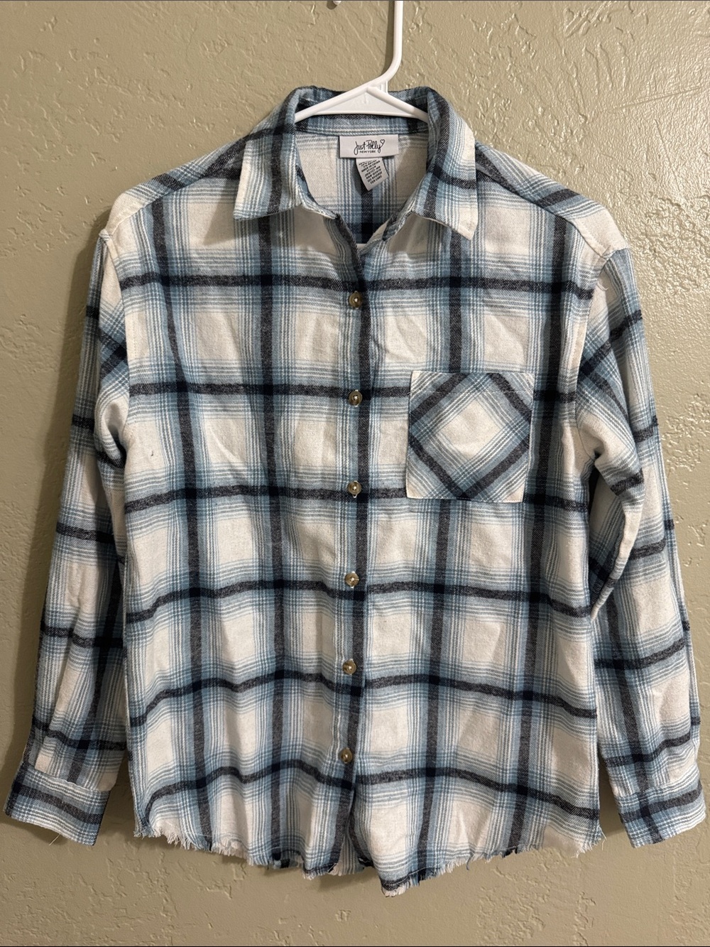 Womenās Plaid Button-Front Shirt in White and Blue